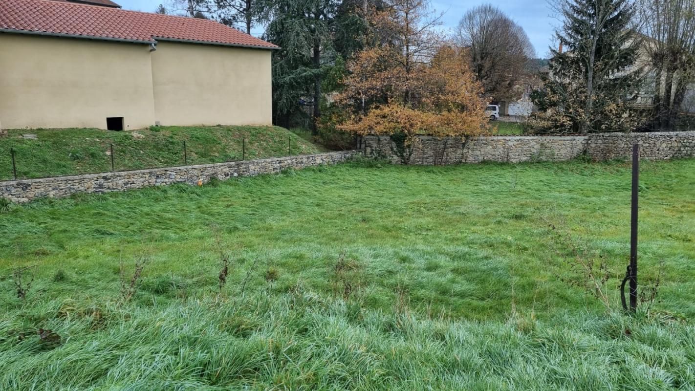 BEAUZAC Beauzac 43590 centre du village parcelle de terrain constructible non viabilisées de 850m² au prix de 44 000 4