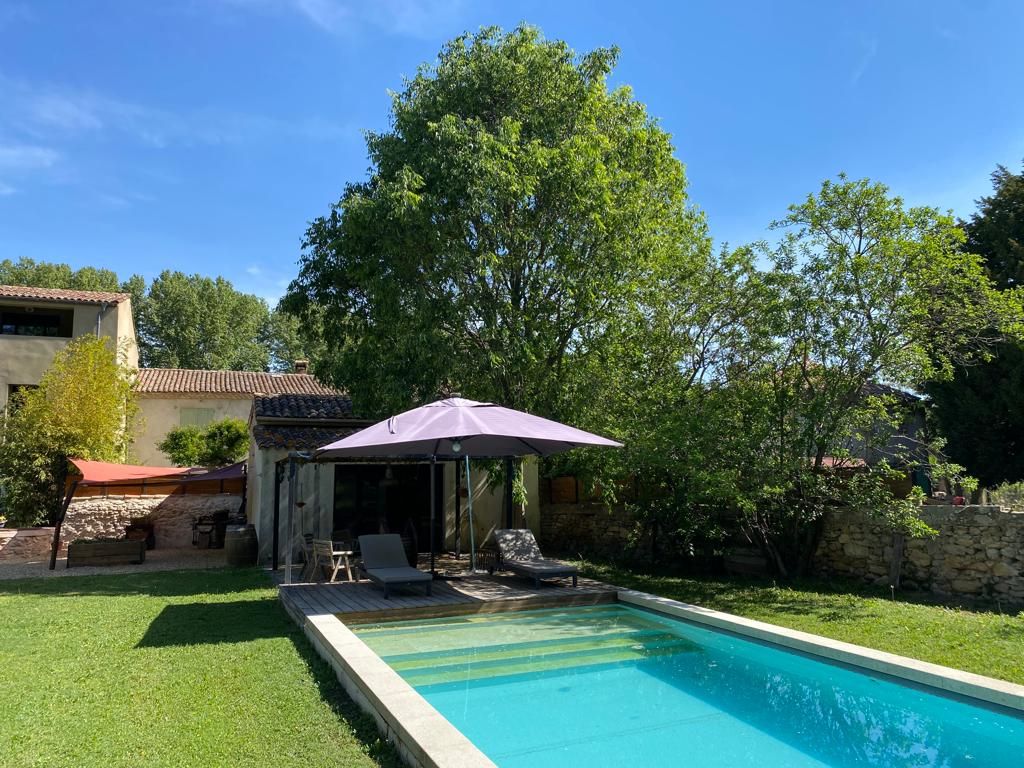 EXCLUSIVITE, MEYRARGUES, SUPERBE MAISON D'ARCHI de 243 m²  sur jardin de 3300 m² avec piscine