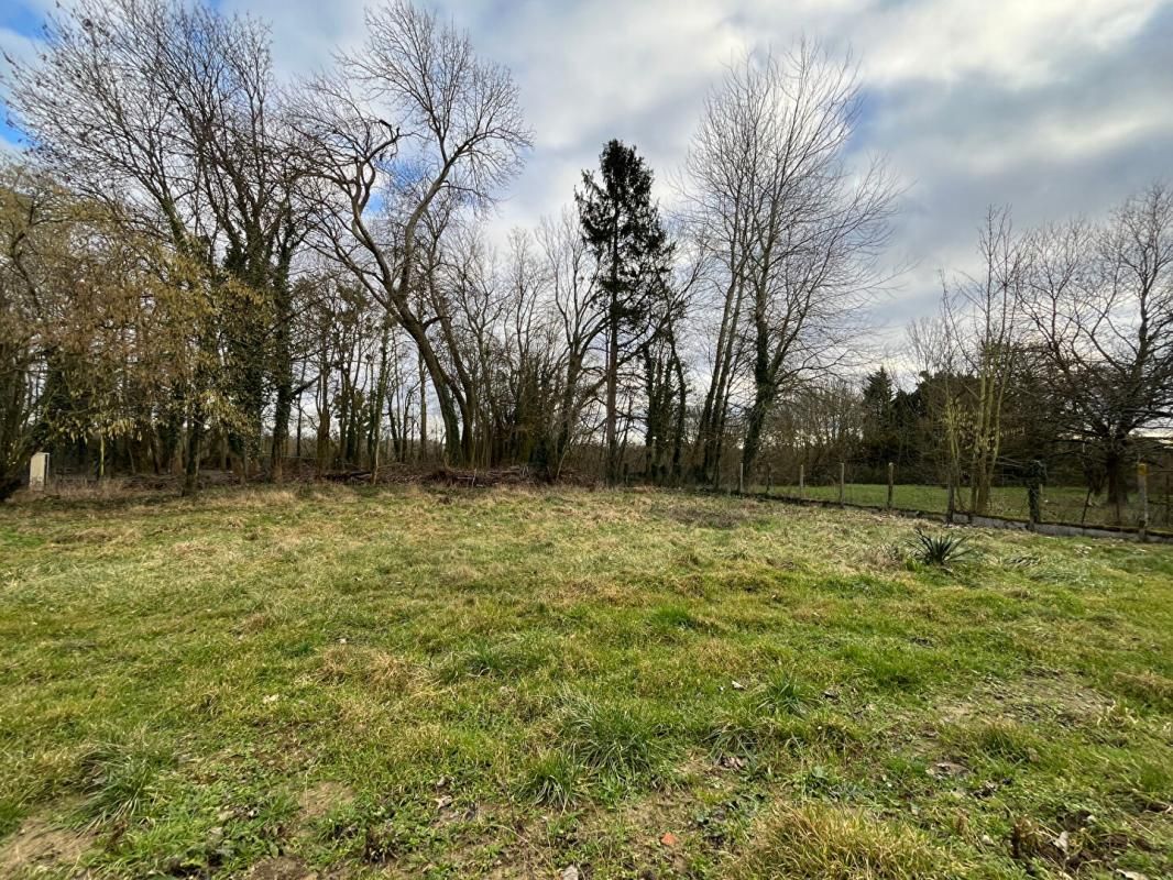 VILLERS-SUR-COUDUN Terrain constructible d'une surface de 770 m2 3