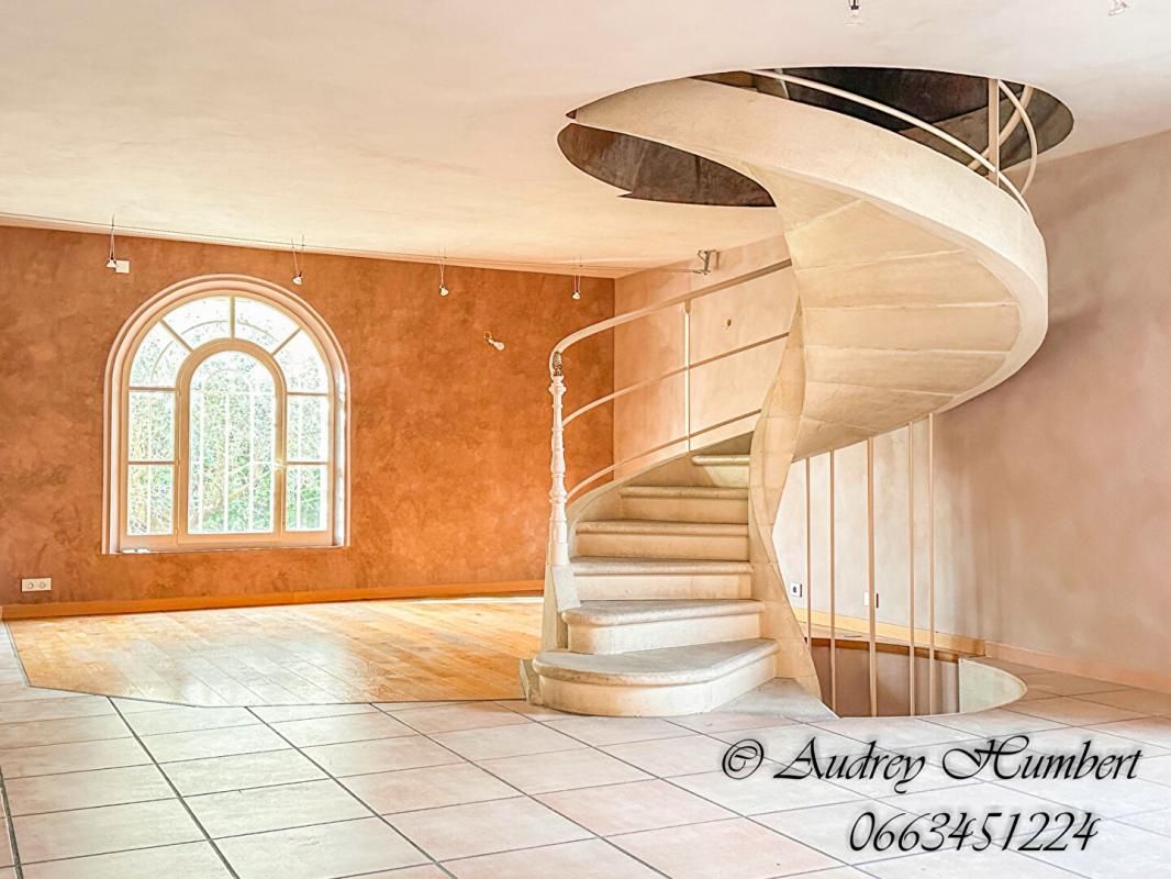 MANOSQUE EXCLUSIVITE, à MANOSQUE, Belle OPPORTUNITE : Villa de 248 m² sur 1600 m² 2