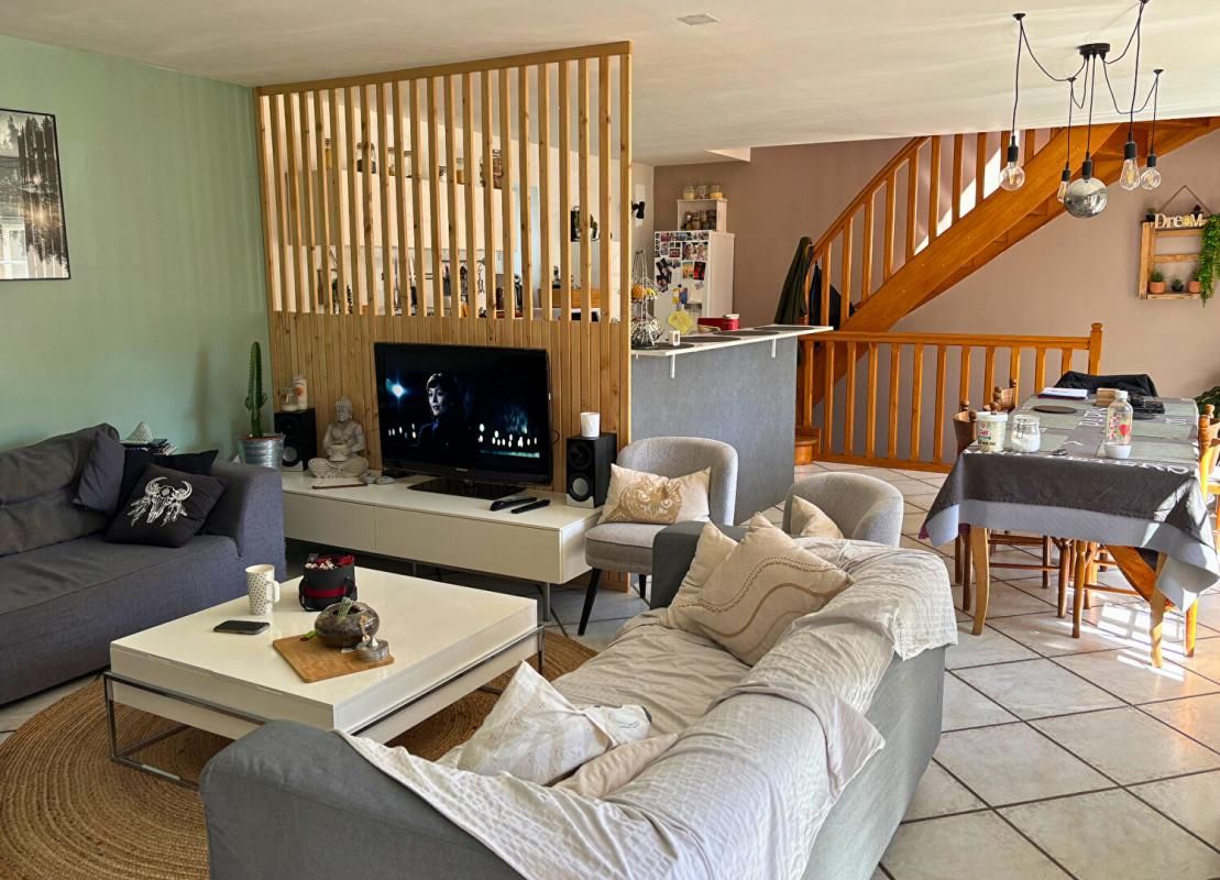 SAINT-GENEST-LERPT St GENEST LERPT 42530 EXCLUSIVITE dans un hameau maison en pierre mitoyenne 100m² habitables sur 1535m² de terrain 4