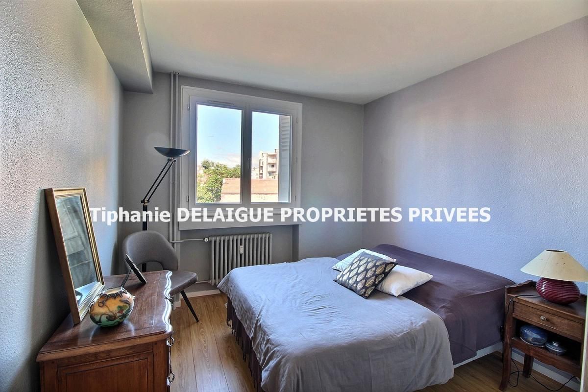 SAINT-ETIENNE Saint Etienne 42000 place Alexandre Vittone Appartement T3 67,3m² 2 chambres  garage  en rdc cave idéal famille ou investisseur 4