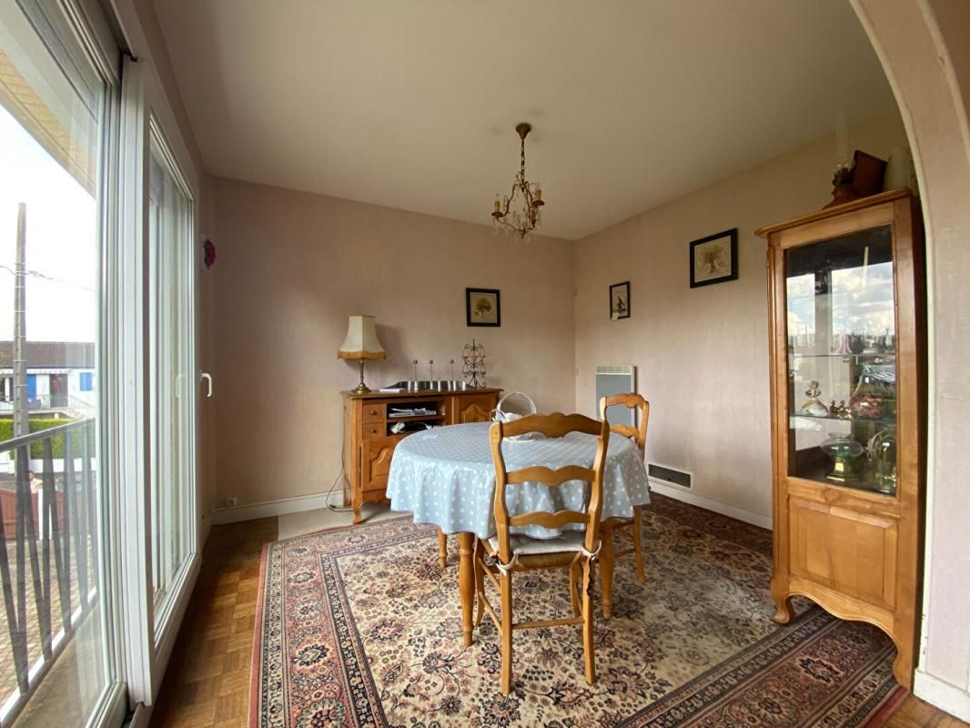 NIORT Maison 5 pièce(s) 88.03 m2 NIORT secteur Cholette 2