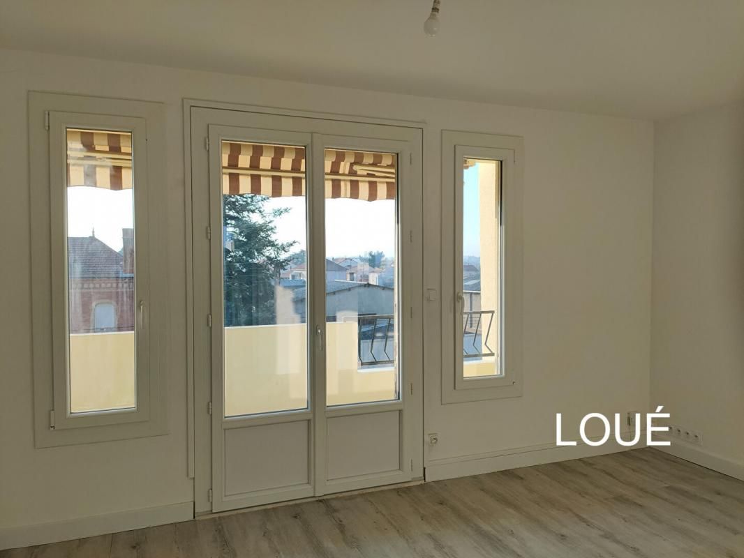 LE COTEAU  -  APPARTEMENT  T3  AVEC  BALCON