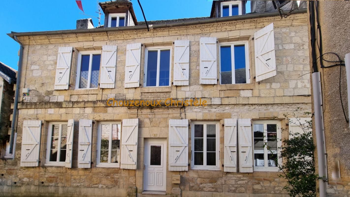 24290 Montignac-Lascaux : Maison de ville avec cour intérieure