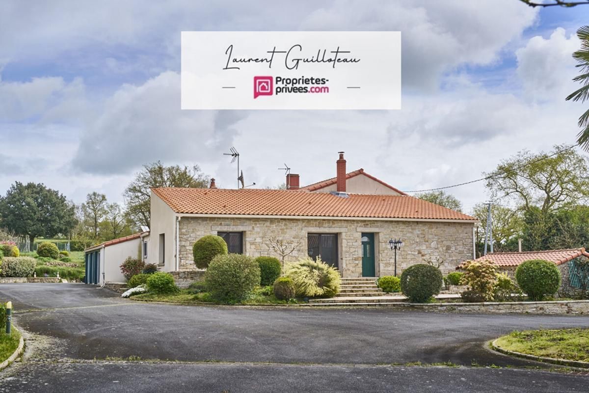 LES HERBIERS Maison  la Gaubretière 264 m2 habitable sur un terrain 6HA 1