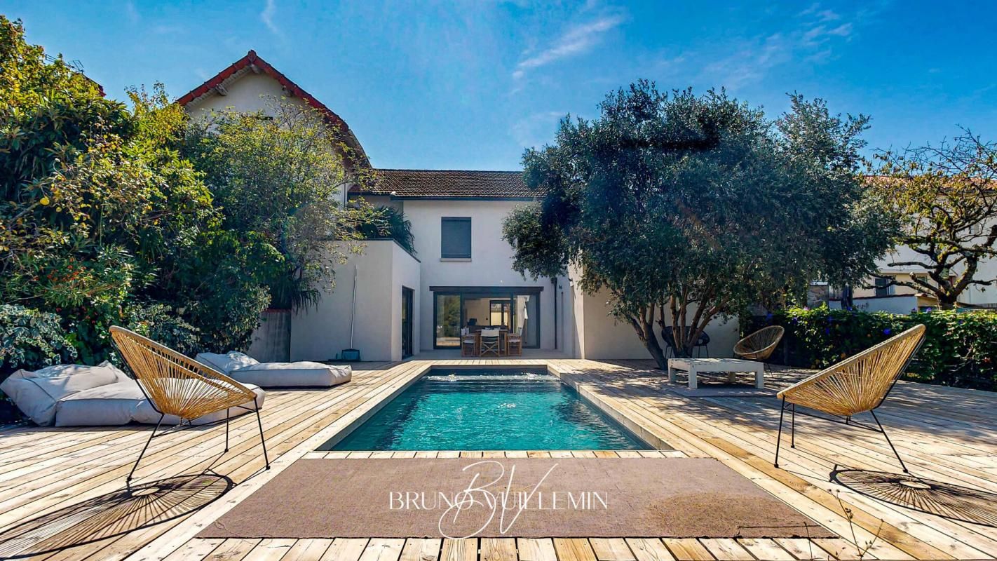 VILLA DE CARACTÈRE AVEC PISCINE EN PLEIN COEUR DE CARCASSONNE