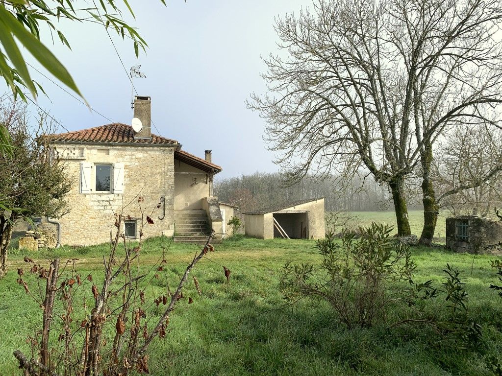 Maison en pierre avec plus d'un hectare de terrain