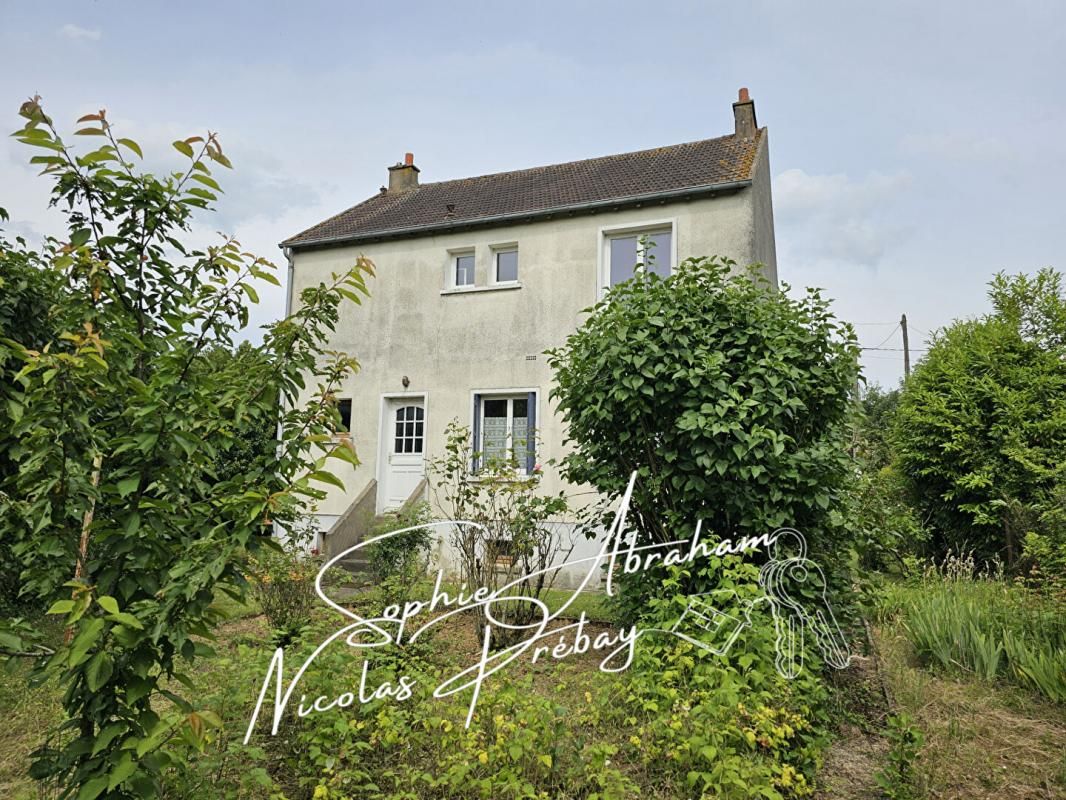 ANGERVILLE Maison sur sous-sol total avec garage et jardin clos 1