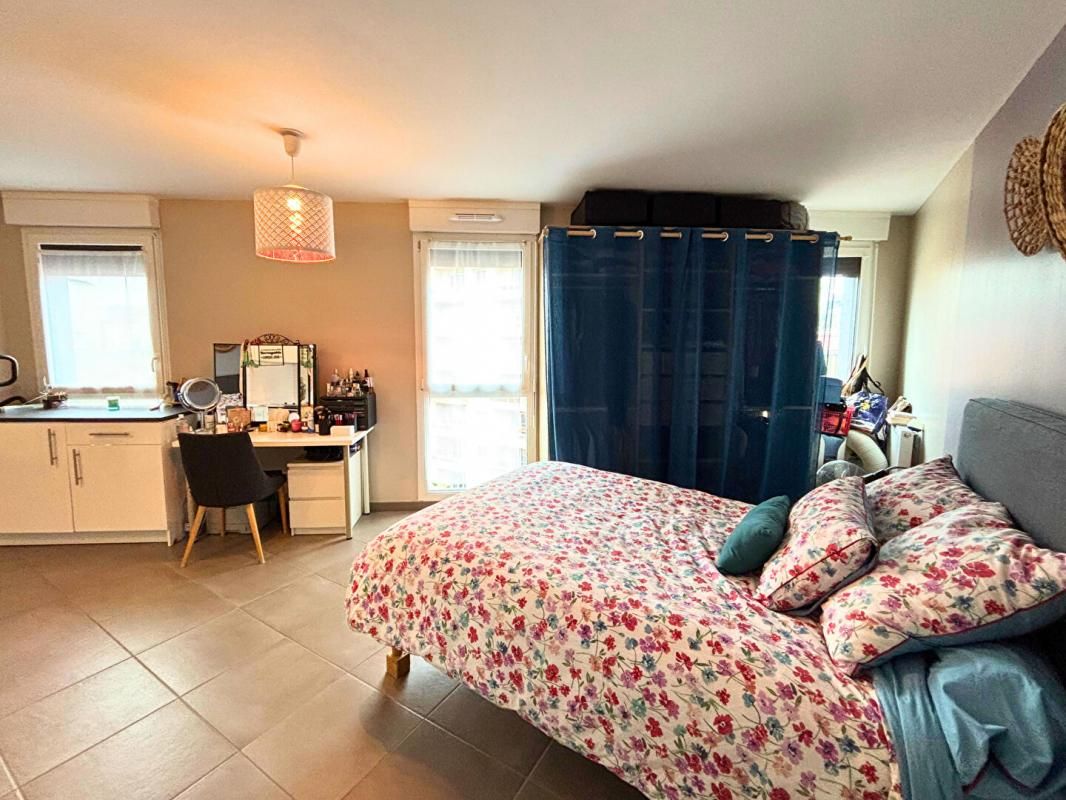 SAINT-ETIENNE Saint Etienne quartier Chateaucreux studio 32.5m² état proche du neuf 2