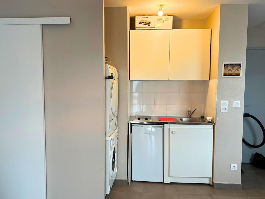 SAINT-ETIENNE Saint Etienne quartier Chateaucreux studio 32.5m² état proche du neuf 3
