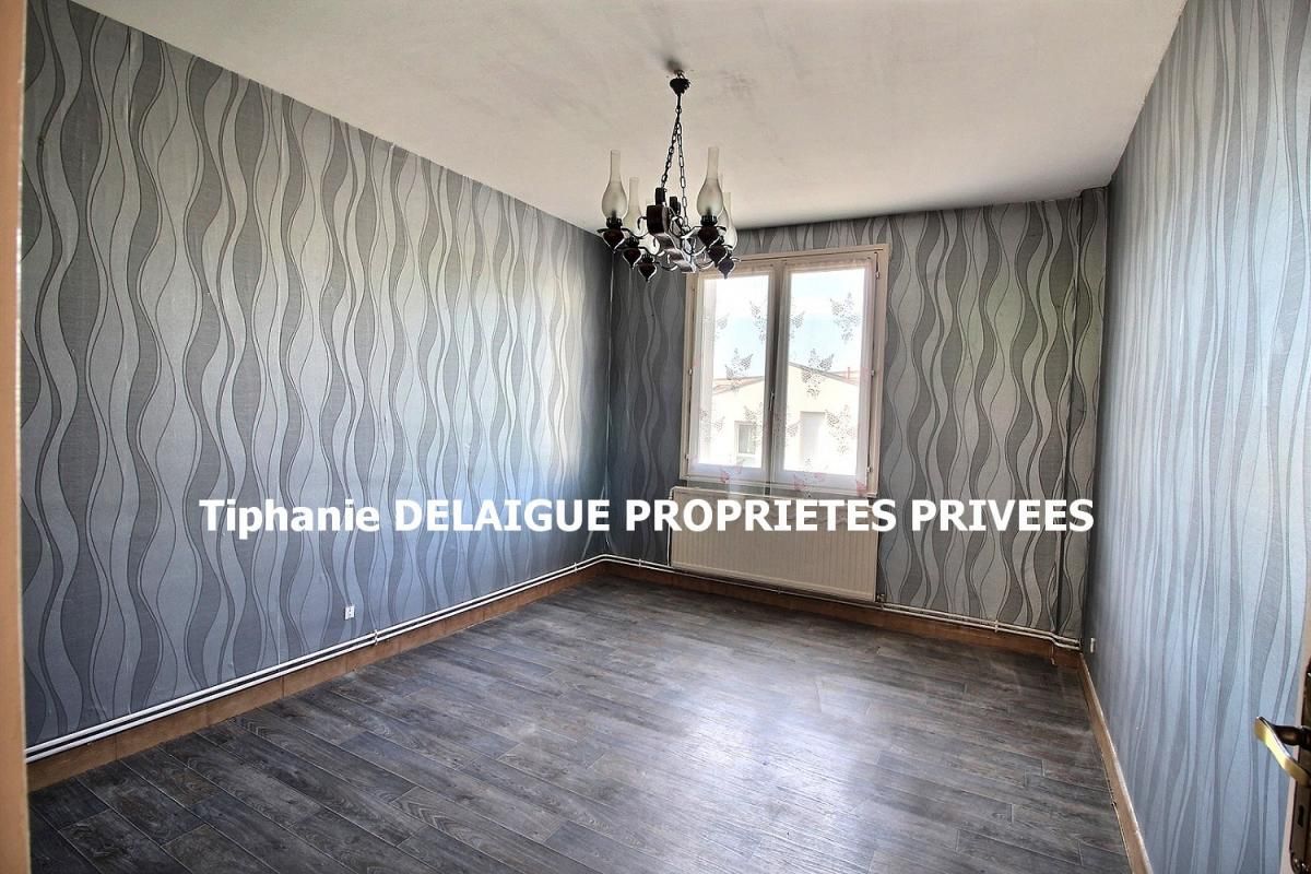 LE CHAMBON-FEUGEROLLES Le Chambon Feugerolles 42500 Ensemble Immobilier de 2 Maisons mitoyennes T3 et T4 avec 2 garages et un ensemble de 13 Garages sur 693m² de terrain 3