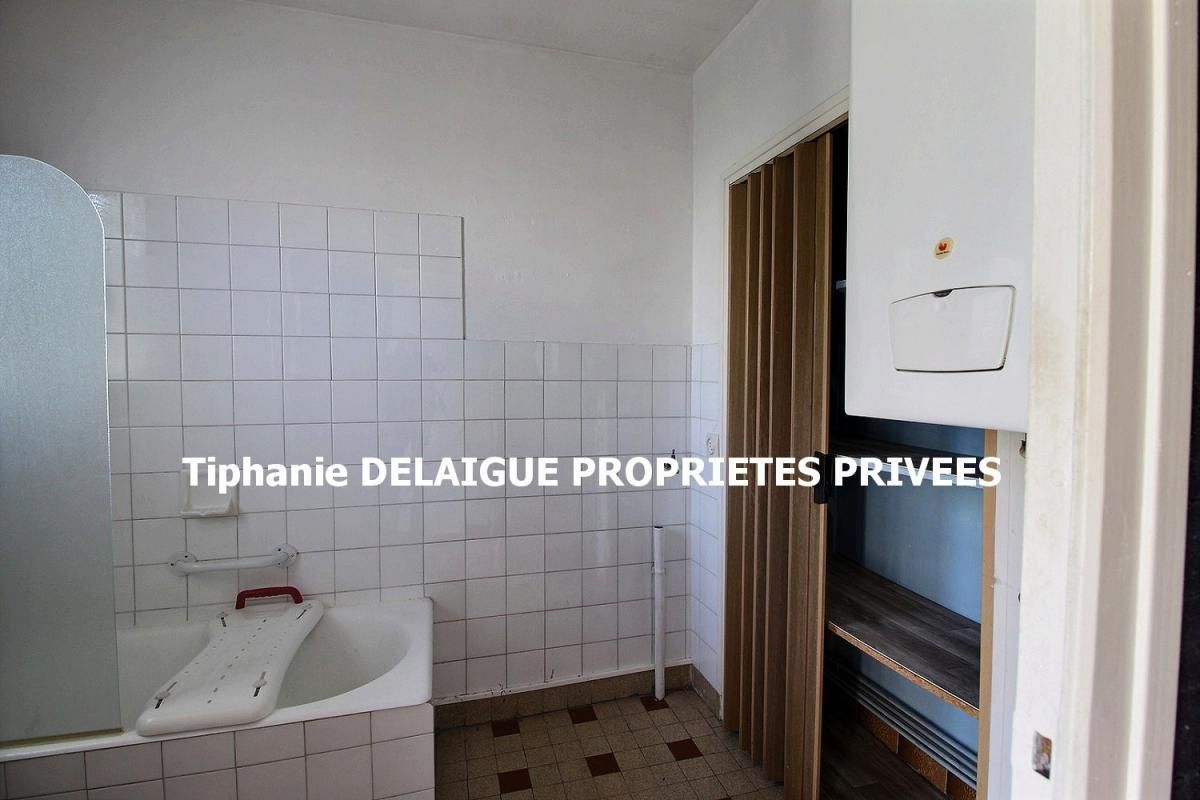 LE CHAMBON-FEUGEROLLES Le Chambon Feugerolles 42500 Ensemble Immobilier de 2 Maisons mitoyennes T3 et T4 avec 2 garages et un ensemble de 13 Garages sur 693m² de terrain 4