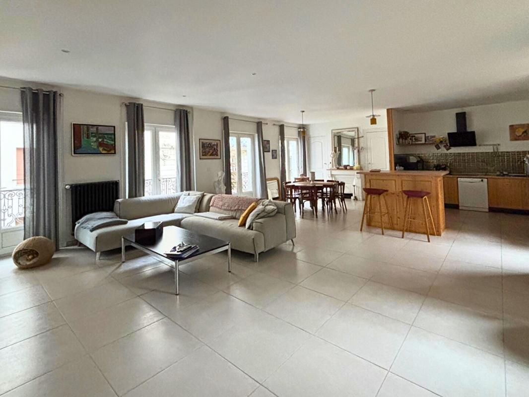 Saint Etienne 42000 maison de ville local commercial et DUPLEX au dessus