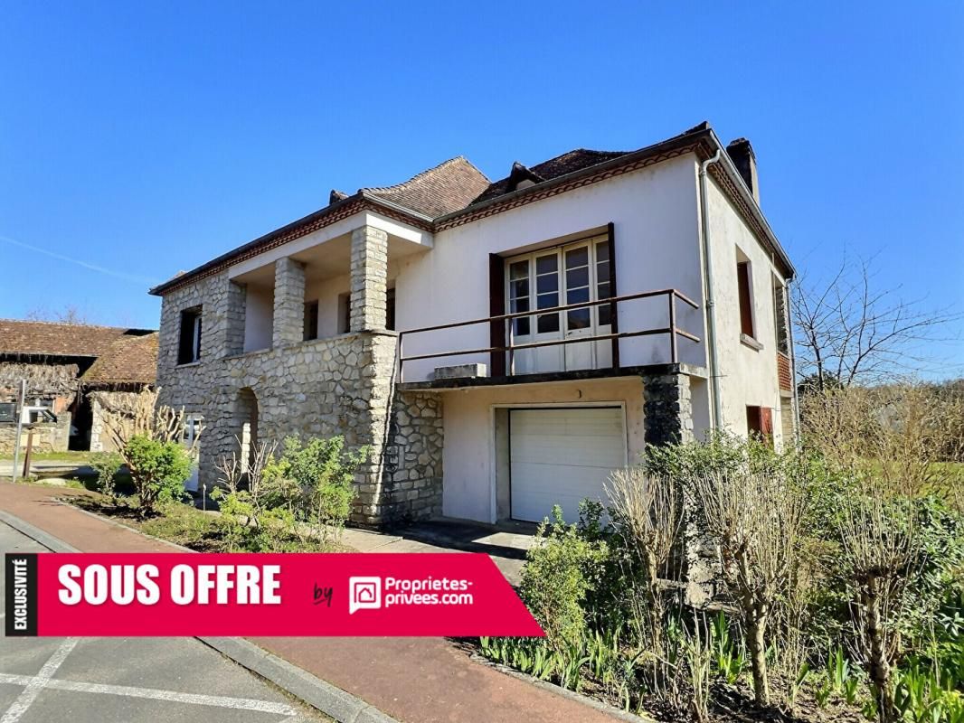 Maison T6 d'env. 155m² avec 4/5 ch, jardin et garage fermé + local commercial 18m² en plein centre d'AGONAC (24460)