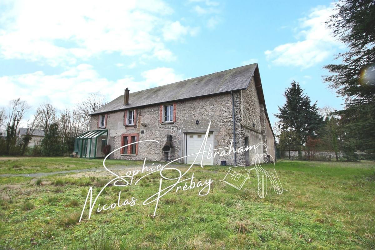 Maison de 5 pièces, 3 chambres avec garage et grand terrain