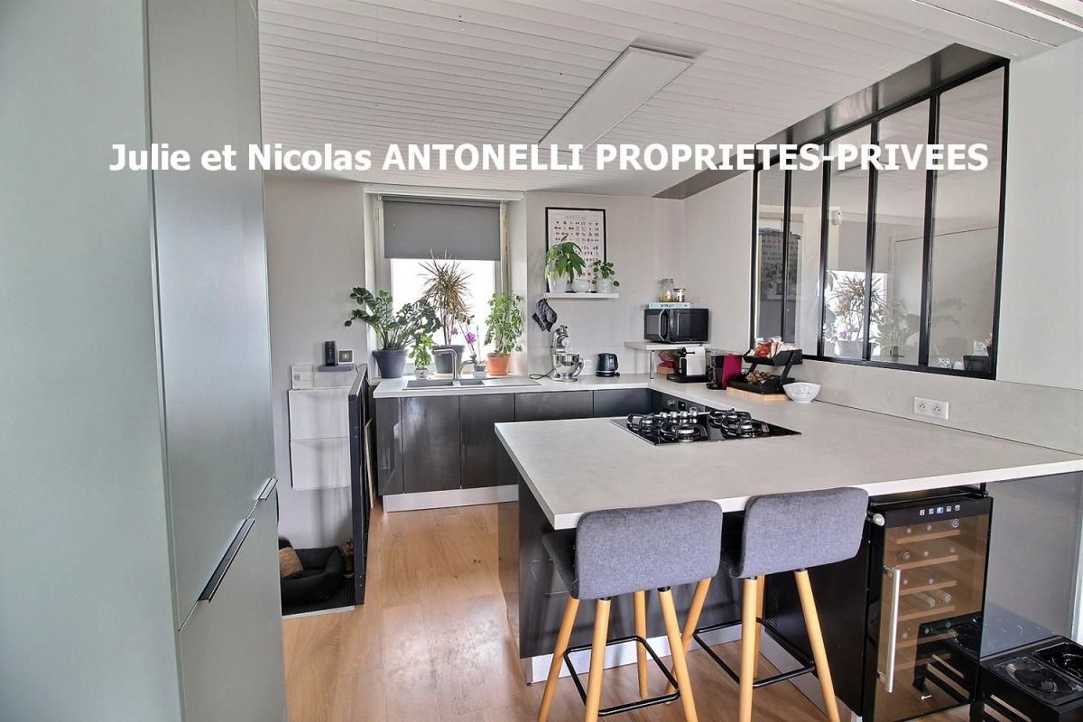 SAINT-DIDIER-EN-VELAY Saint Didier En Velay 43140 Immeuble 138m² composé de deux appartements 4