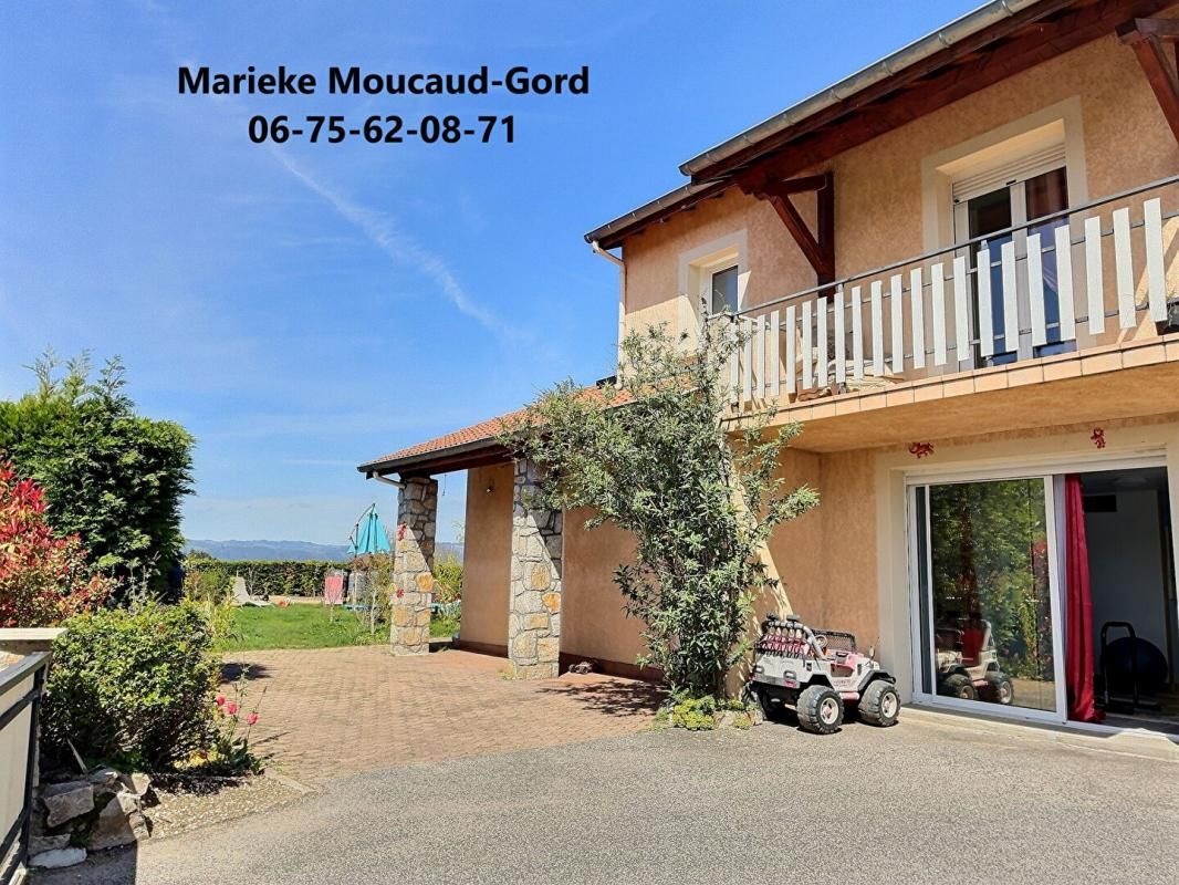 MONISTROL SUR LOIRE 43120 EXCLUSIVITE Belle maison de 144m² habitables 4 chambres sur deux niveaux dans un beau jardin clos et arboré de 859 m²