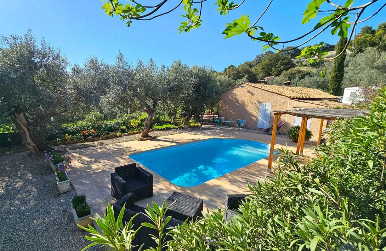Nichée dans une oasis de verdure, villa 3 chambres avec piscine
