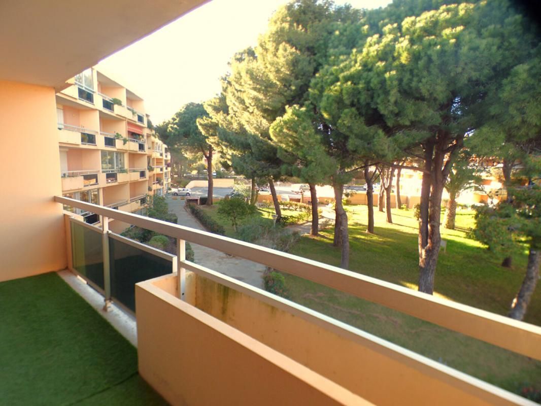 Appartement à vendre proche plage et commerces Bormes-les-mimosas secteur la favière avec balcon et garage