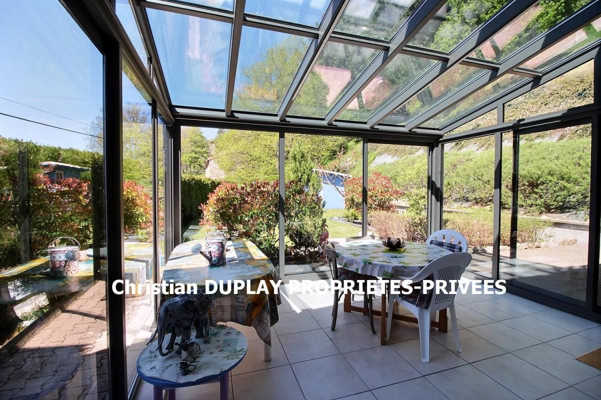 RIOTORD A 8 km de Riotord 43220 secteur Clavas ferme rénovée de 189m² +dépendances sur 5310m² de terrain attenant et 8920m² de terrain non attenant avec ruisseaume 189m² habitables 4 chambres 1