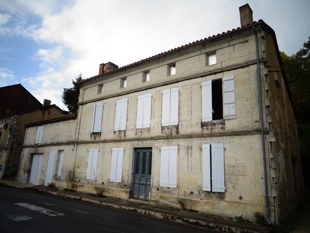 Immeuble 320m2 à rénover Coteaux Du Blanzacais