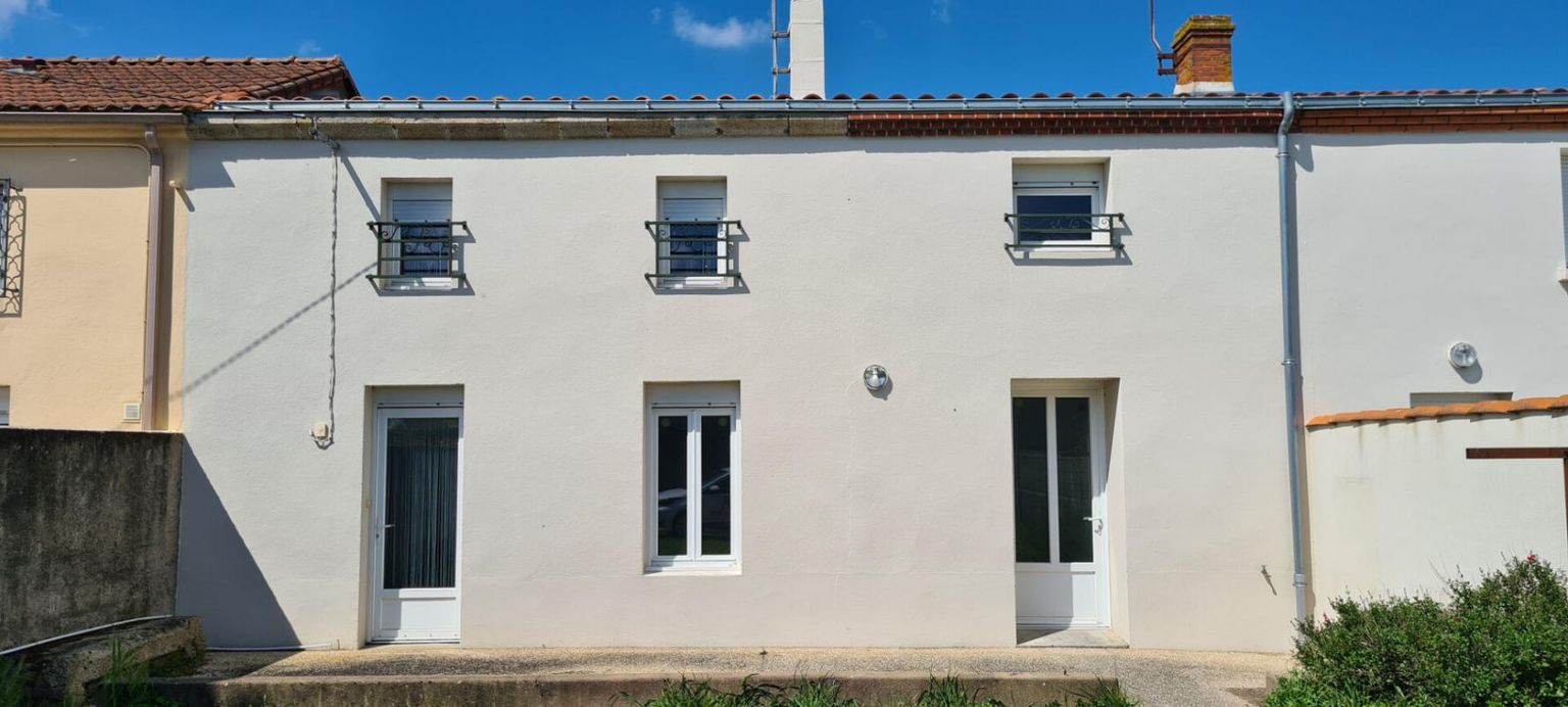 Maison Village Gétigné 4 P . 3 Chs . 87,02 M² . T 354 M²