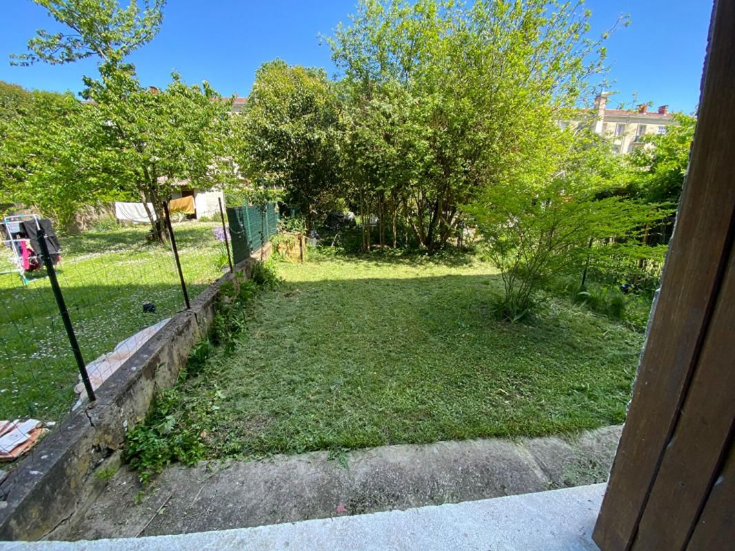 Appartement Bordeaux 2 pièce(s) 45 m2 avec jardin de 48m² et grenier