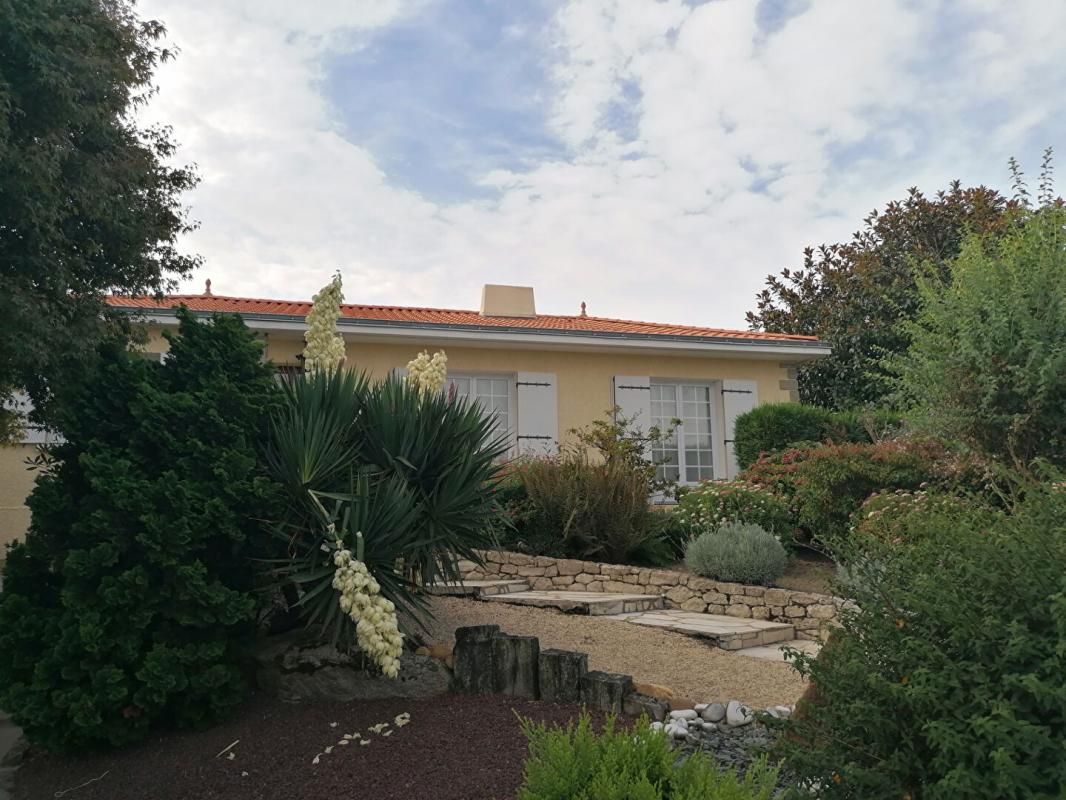 Maison 4 chambres avec sous-sol et terrain clos à Vihiers - 359301