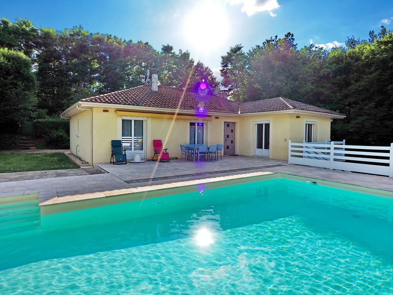 SARLAT-LA-CANEDA Maison 5 chambres, piscine et garage proche commerces 1