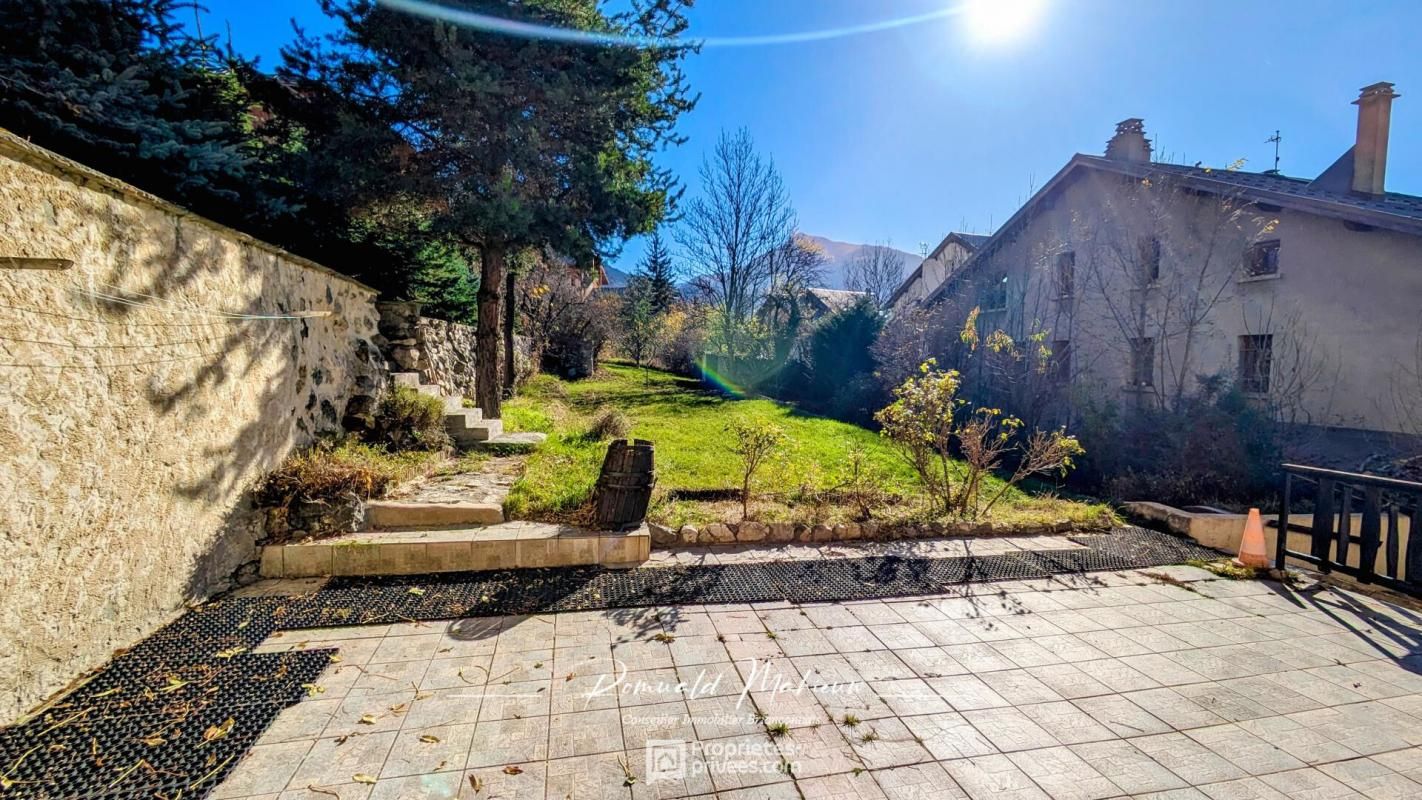 BRIANCON - Grande Maison de famille de 275 m² divisée en 4 appartements avec Jardin de 1000 m²