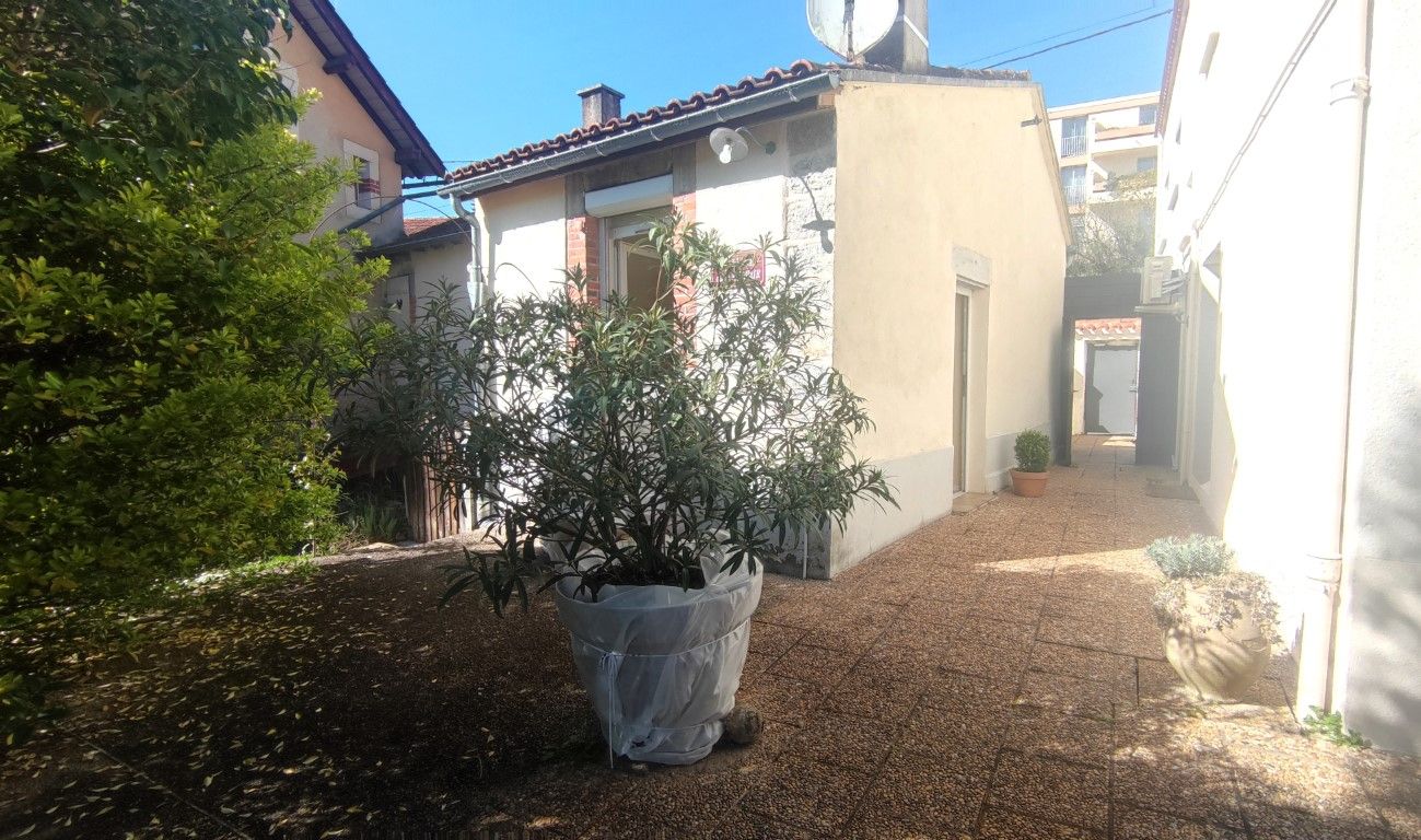 CAHORS Maison Cahors 6 pièces , 197 m2, jardin, piscine 3