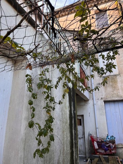 IMMEUBLE SIS A LEZIGNAN CORBIERES