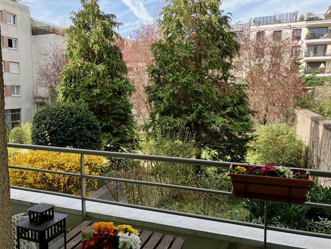 Très beau T3 avec balcon sur jardin - 65 m2 - Montrouge quartier piscine et marché