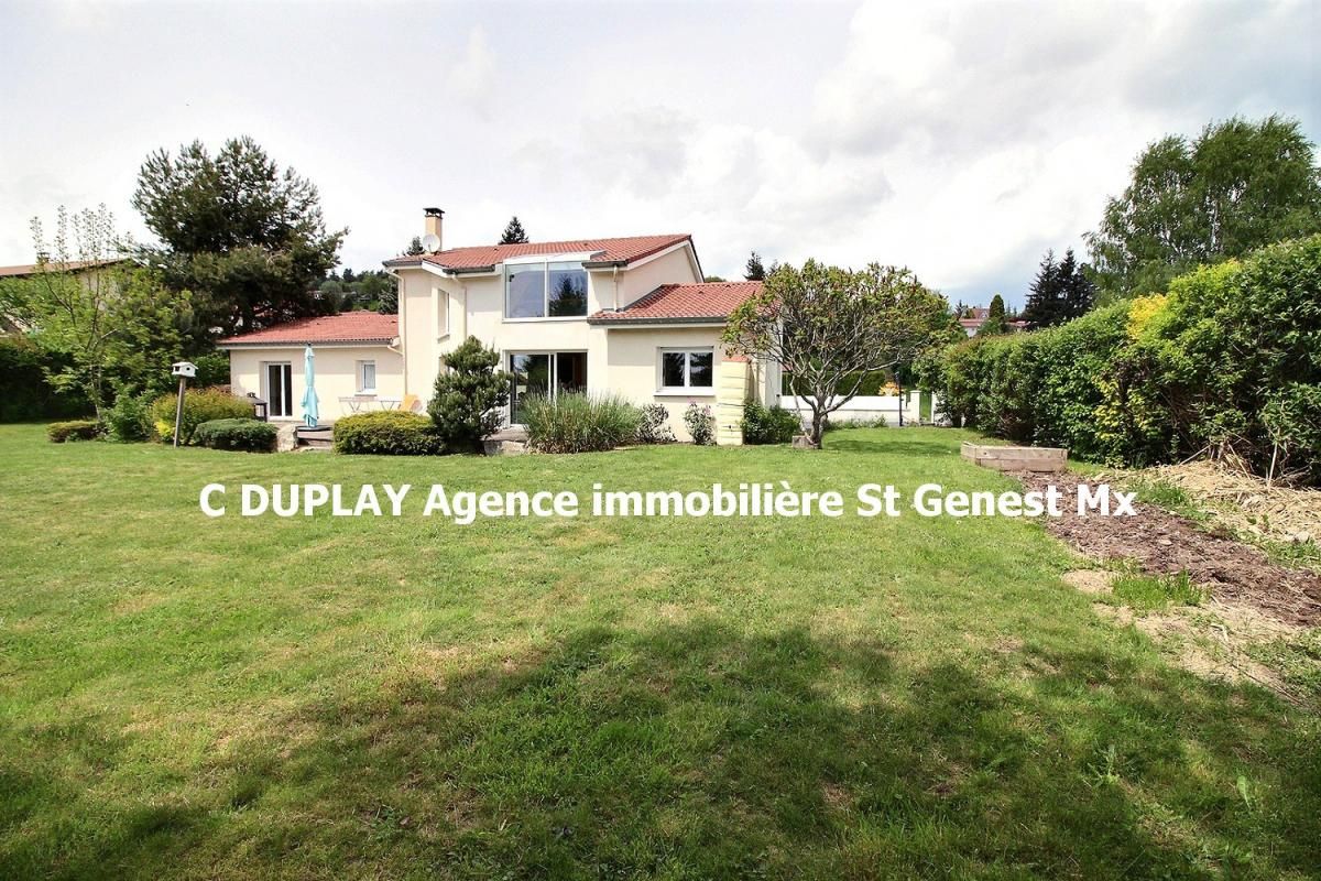 Saint Genest Malifaux 42660 secteur agréable et paisible proche du centre du village maison d'architecte 165.44m² habitables 4 chambres sur 1160m² de terrain plat et arboré