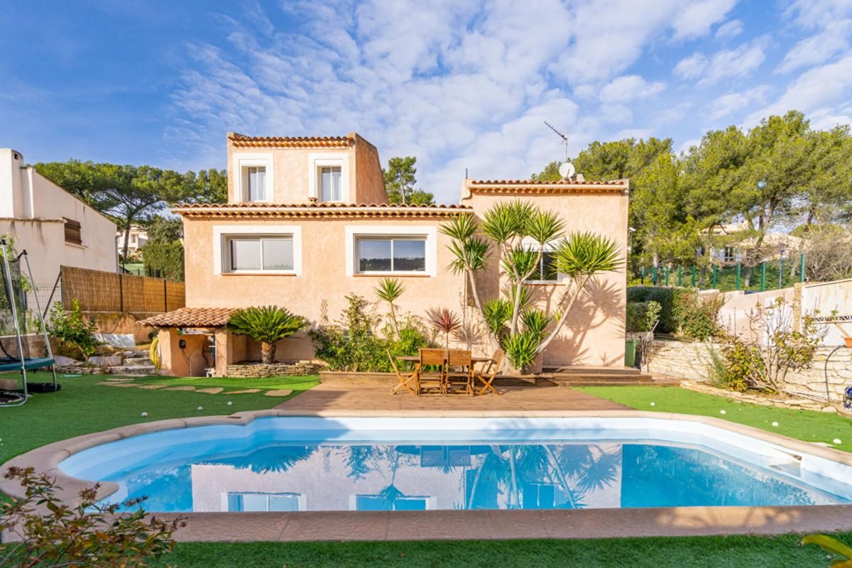 maison 130m2 avec dépendances, piscine et jacuzzi