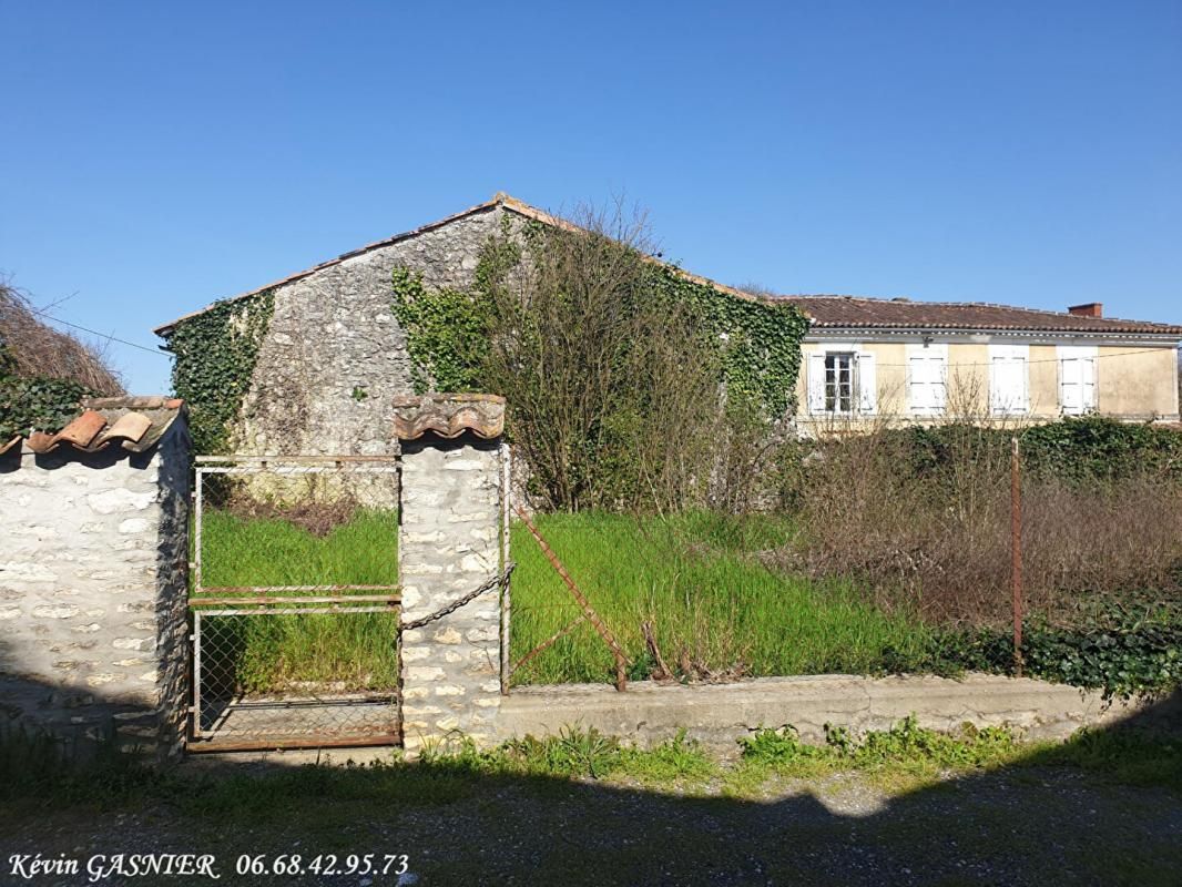 SAINT BRICE (16100) : Terrain clos constructible de 205m2