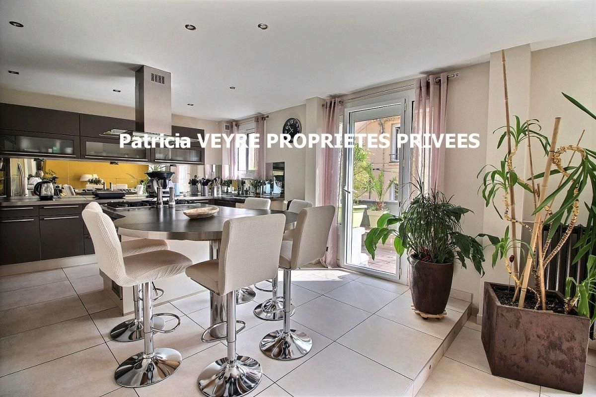 SAINT-ETIENNE Saint-Étienne 42000 secteur CHATEAUCREUX Appartement T4 de 120 m² 3 chambres terrasse garage et cave 4