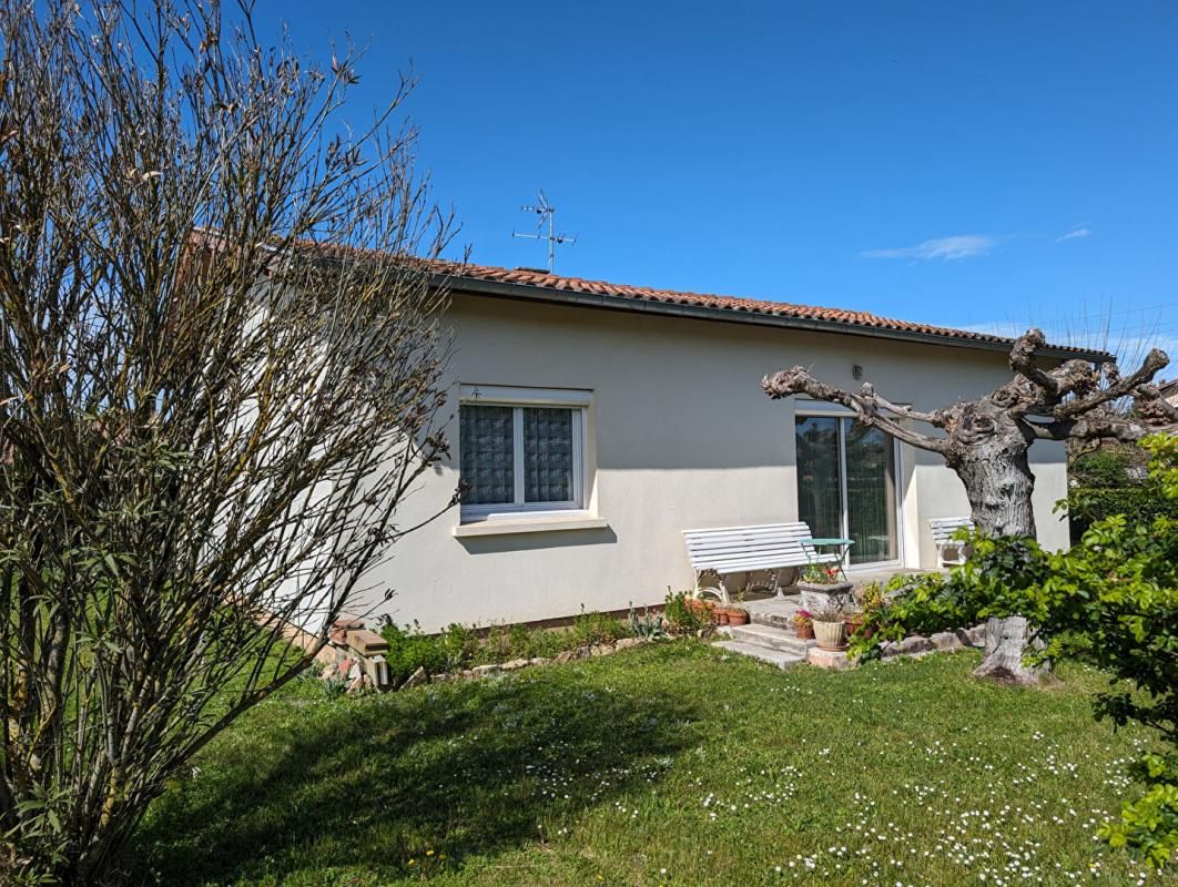 Maison Cazeres T4 avec 3 chambres, garage sur terrain de 580 m²