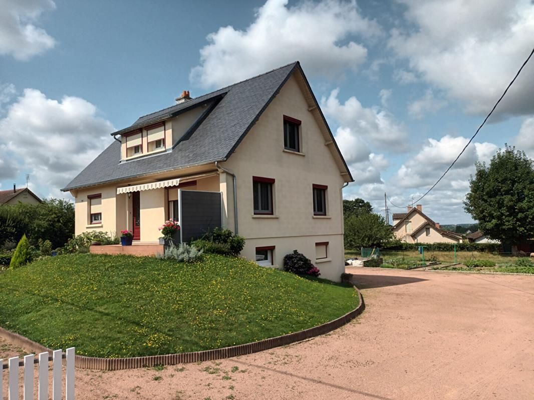 Maison Paray Le Monial 6 pièce(s) 120 m2 sur sous-sol semi enterrée