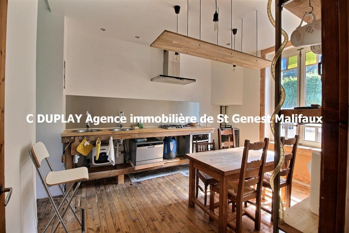 PLANFOY PLANFOY 42660 EXCLUSIVITE Maison bourgeoise de 1912 exposée Sud-Ouest environ 145m² habitables 4 chambres sur 1179m² de terrain 3