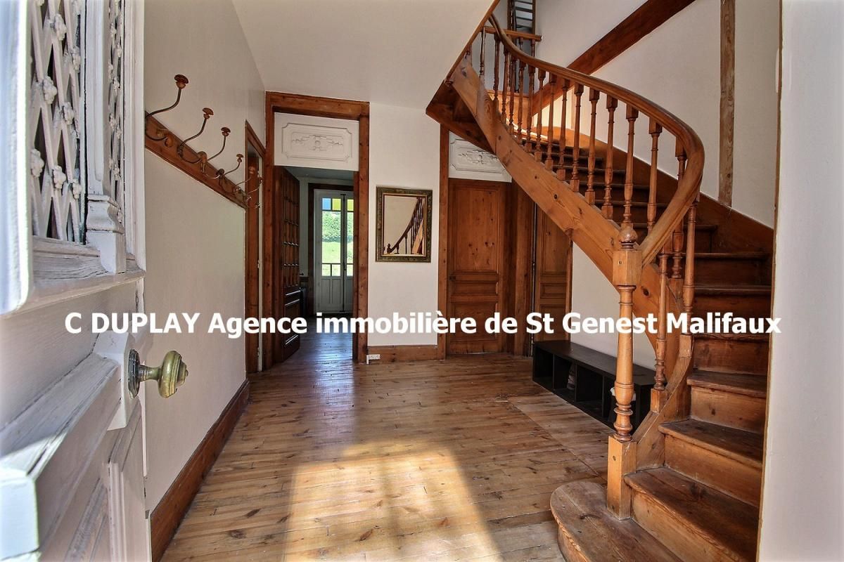 PLANFOY PLANFOY 42660 EXCLUSIVITE Maison bourgeoise de 1912 exposée Sud-Ouest environ 145m² habitables 4 chambres sur 1179m² de terrain 4