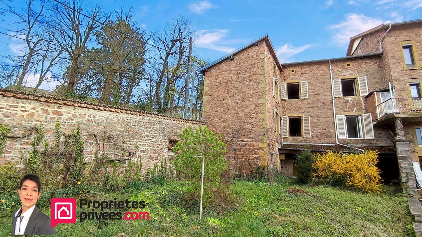 COURS-LA-VILLE (69470) maison de bourg 115m² avec dépendances et terrain 265 m²