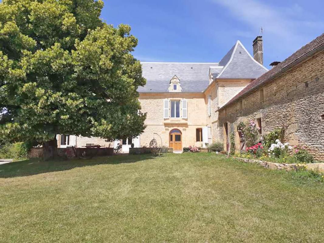 SAINT GENIES Propriété 12 pièce(s) 321 m2