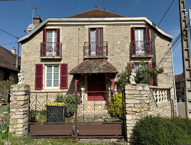 BLAISY-BAS Maison ancienne 6 pièces 127 m² avec courrette de 30 m2 devant 1