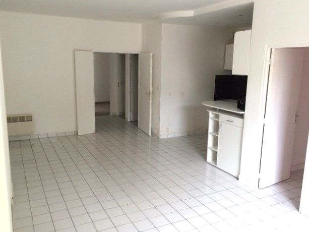 77270 VILLEPARISIS - LOCATION, BUREAUX 64.30 m²- Box