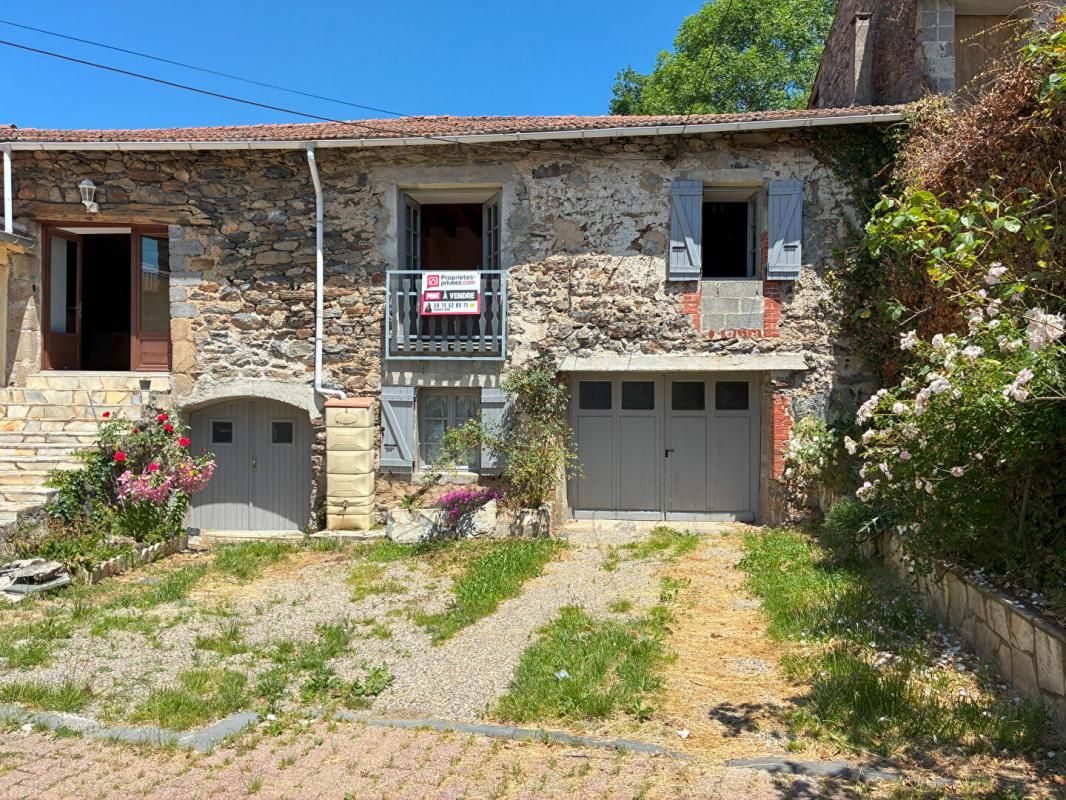 RETOURNAC 43130 maison en pierre  à rénover 160 m² avec petit terrain et cour