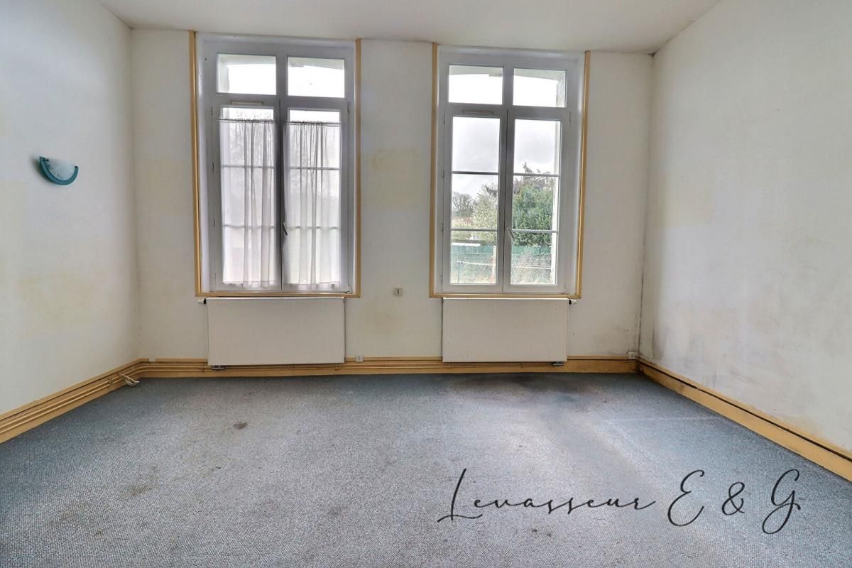 Mouy 60250 - Appartement Type 2 en rez de jardin a rafraichir avec 218m²