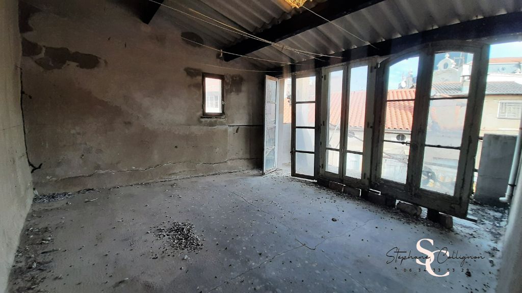 BEZIERS Maison de ville à rénover sur 4 étages - superficie 156 m² 1