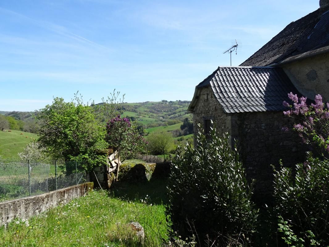 SENERGUES Secteur Sénergues  maison ancienne de 3 pièce(s)  terrain 125 m² orientation Sud et Est 3